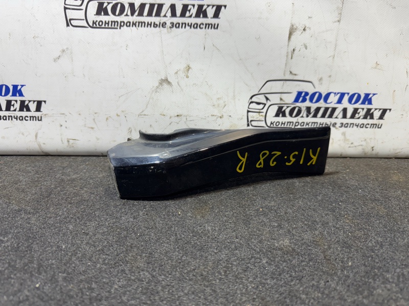 Брызговик Toyota Voxy 2006 AZR65 1AZ-FSE перед прав