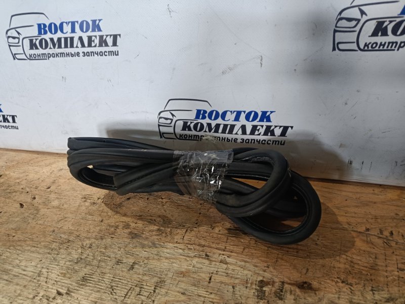 Уплотнительная резинка крышки багажника BMW 320i WBAPG360I0 N43B20AA зад