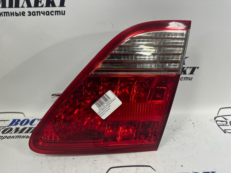 Фонарь вставка багажника Toyota Crown GRS180 4GR-FSE прав