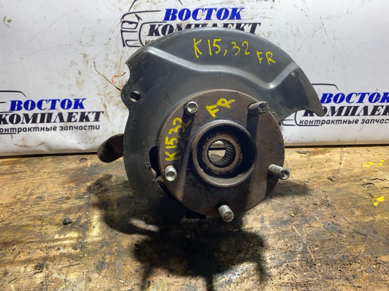 Ступица Nissan Serena TC24 QR20DE перед прав