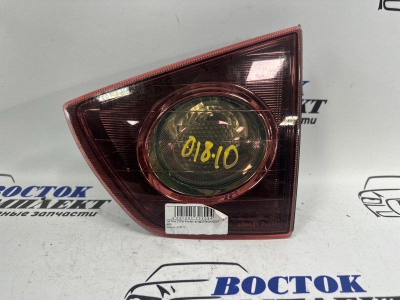 Фонарь вставка багажника Mitsubishi Colt Plus Z23W 4A91 прав
