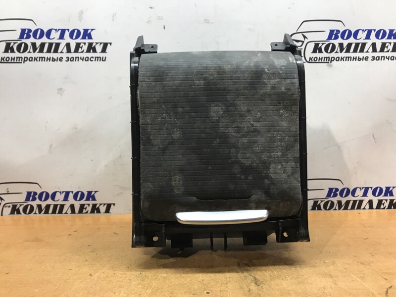 Бардачок Volvo V70  B5254T