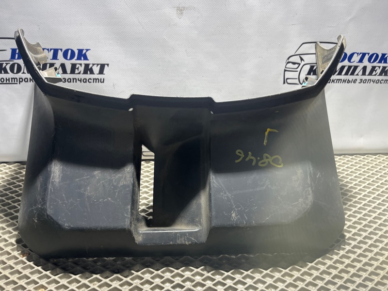 Накладка крышки багажника Mitsubishi Pajero V93W 6G72 лев