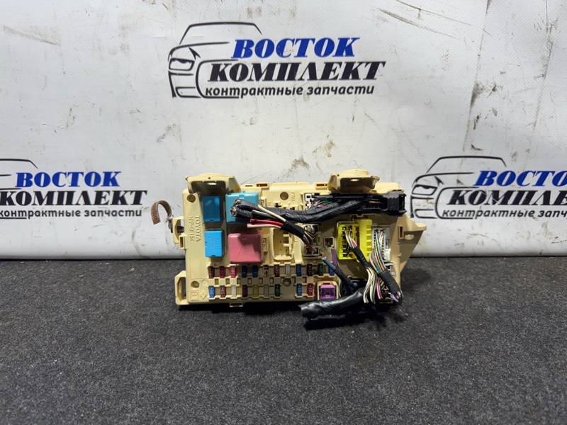 Блок предохранителей Toyota Wish ZNE10G 1ZZ-FE