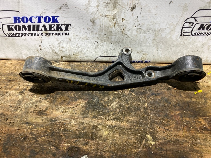 Подушка редуктора Toyota Hiace TRH228B 2TR-FE перед прав