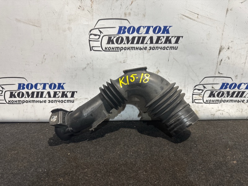 Воздухозаборник Toyota Sienta 2008 NCP81G 1NZ-FE