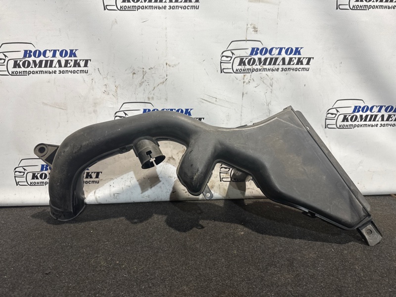 Воздухозаборник Nissan Serena CC25 MR20DE