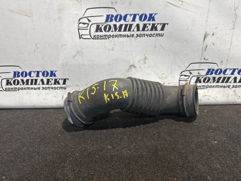 Патрубок воздушного фильтра Toyota Isis 2009 ZGM11G 3ZR-FAE