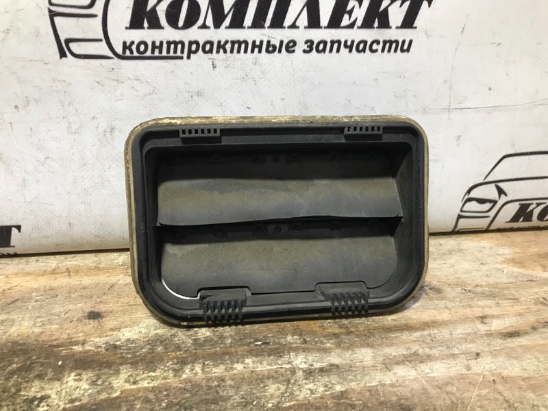 Решетка вентиляции в багажник Honda Civic FD3 LDA-MF5 прав