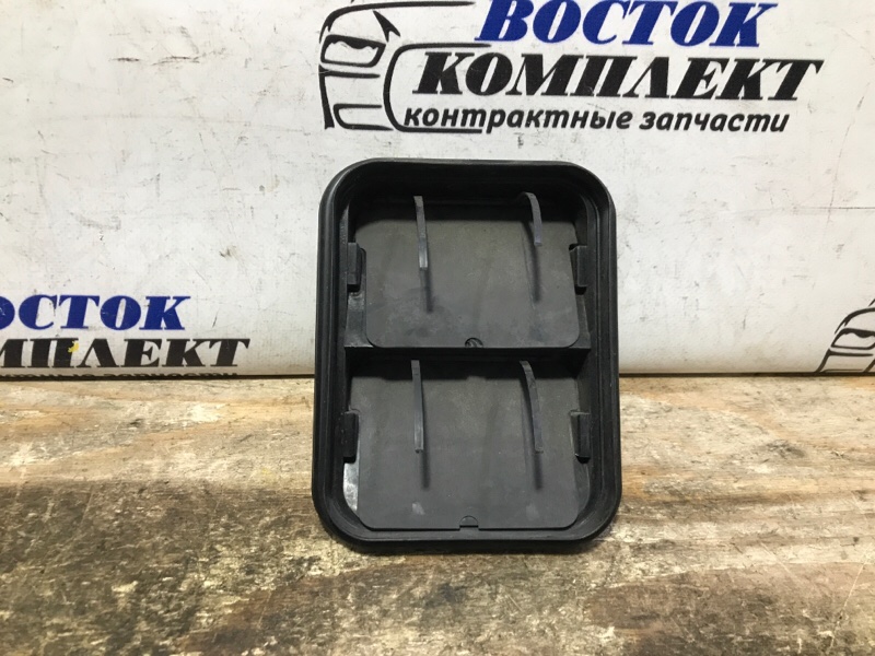 Решетка вентиляции в багажник Nissan Murano PNZ51 VQ35DE лев