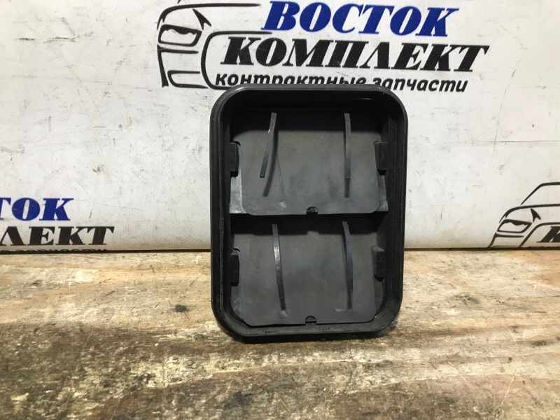 Решетка вентиляции в багажник Nissan Murano PNZ51 VQ35DE прав