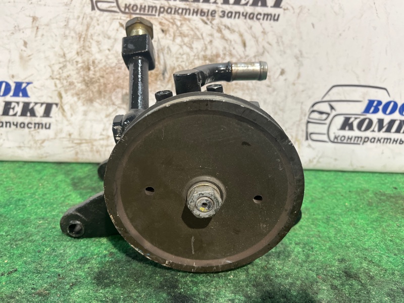 Насос гидроусилителя Nissan Bluebird RU12 CA18DE