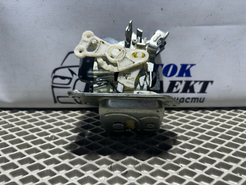 Замок багажника Toyota Passo KGC30 1KR-FE