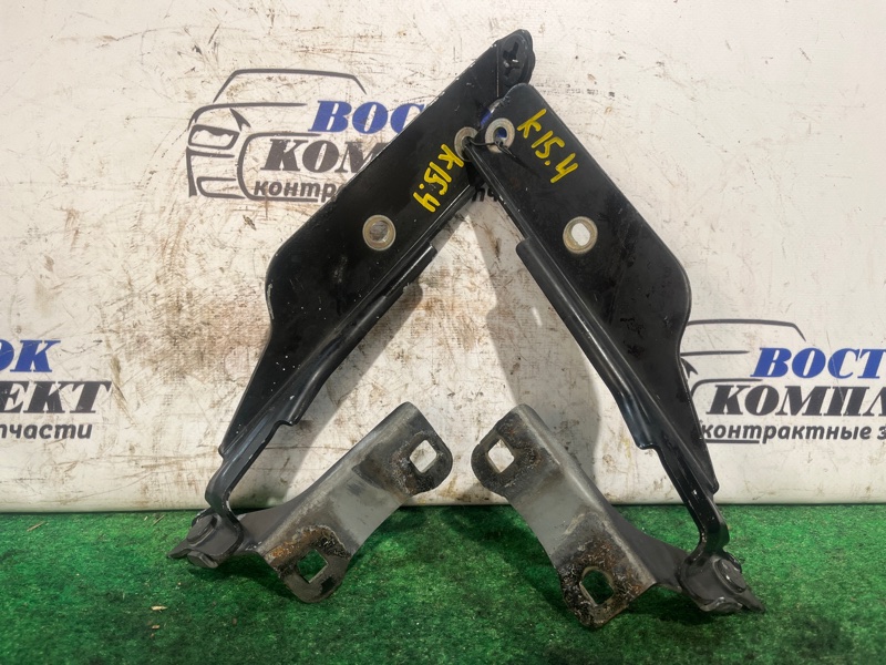 Петля капота Nissan March AK12 CR12DE