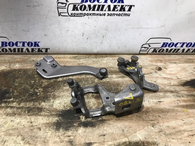 Ролик двери Toyota Isis 2006 ANM10W 1AZ-FSE зад лев