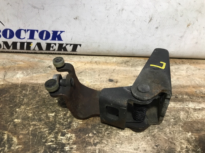 Ролик двери Honda Freed Spike 2011 GB3 L15A зад лев