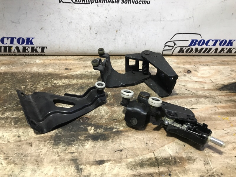 Ролик двери Honda Freed 2008 GB4 L15A зад прав