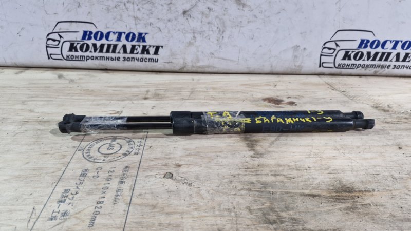 Амортизатор багажника BMW 323i WBAVB560 N52B25