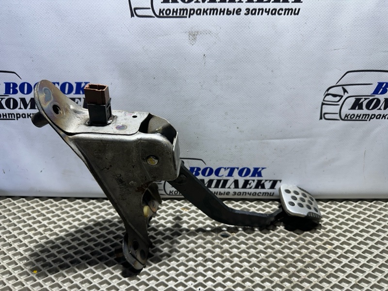 Педаль сцепления Nissan March AK12 CR12DE