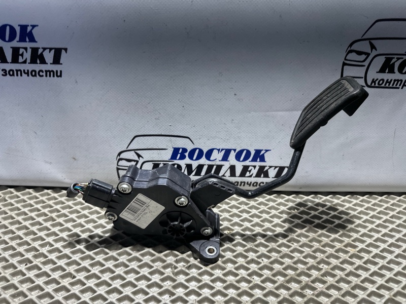 Педаль газа Toyota Wish ZNE10G 1ZZ-FE