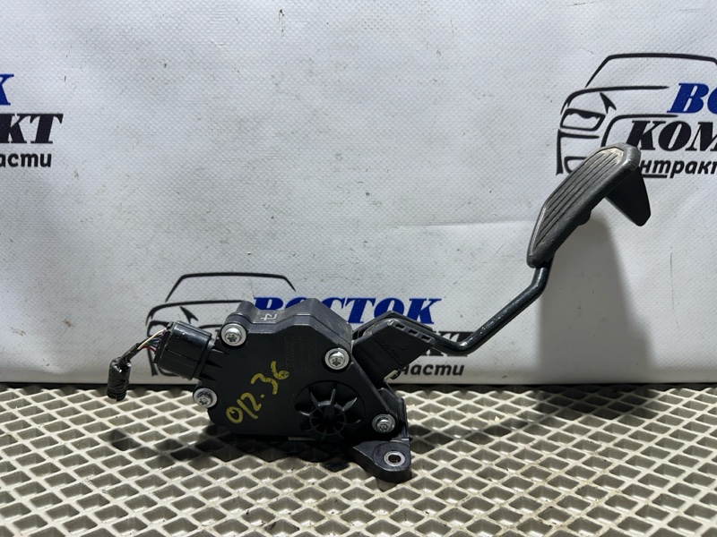 Педаль газа Toyota Ractis NSP120 1NR-FE