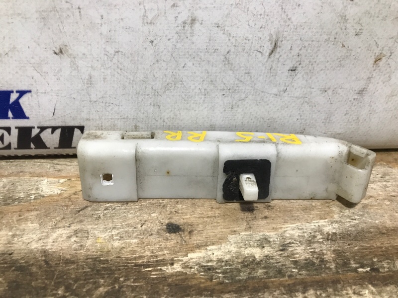 Клипса бампера Nissan March AK12 CR12DE зад прав