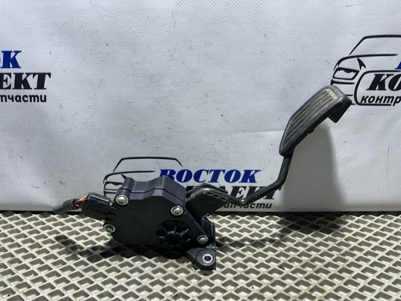 Педаль газа Toyota Ractis NCP100 1NZ-FE