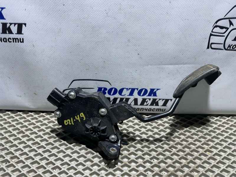 Педаль газа Toyota Vitz KSP90 1KR-FE