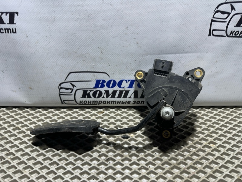 Педаль газа Nissan Cube Z12 HR15DE