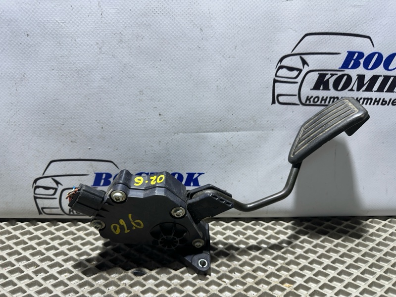 Педаль газа Toyota Vitz KSP90 1KR-FE