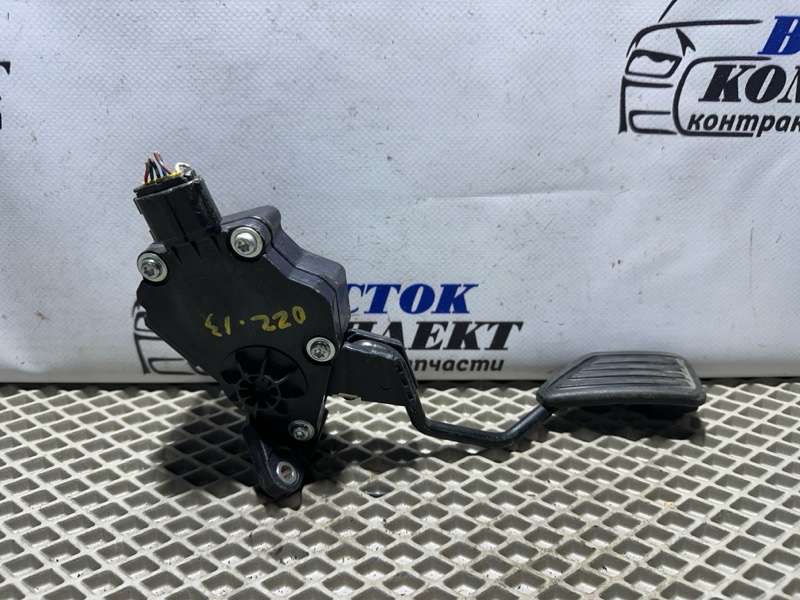 Педаль газа Toyota Vitz KSP90 1KR-FE