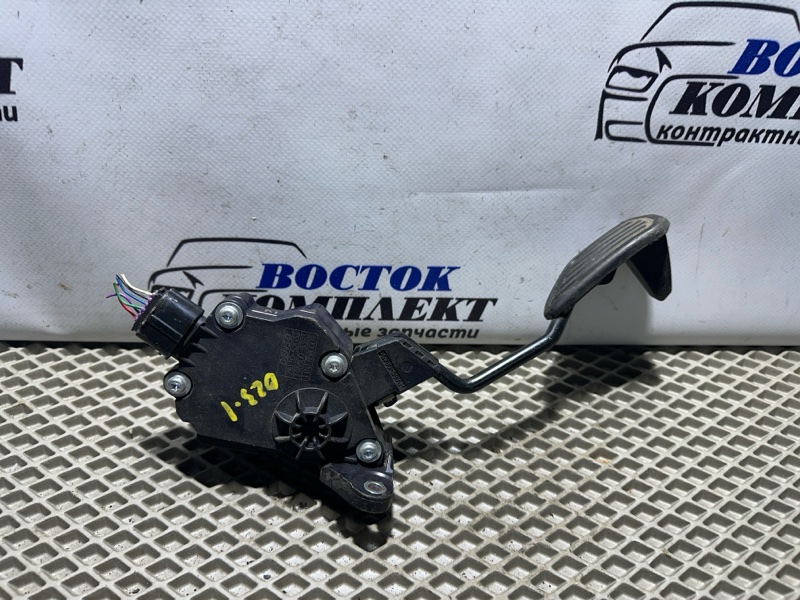 Педаль газа Toyota Ractis NSP120 1NR-FE