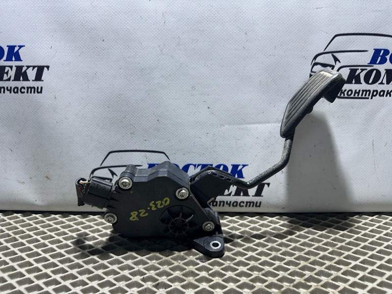 Педаль газа Toyota Belta KSP92 1KR-FE