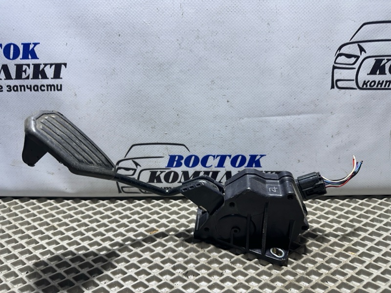 Педаль газа Toyota Spade NCP141 1NZ-FE