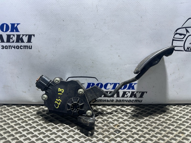 Педаль газа Toyota Voxy 2008 ZRR70W 3ZR-FAE