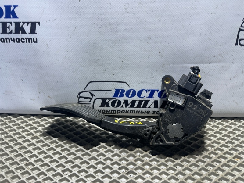 Педаль газа Nissan March NK13 HR12DE