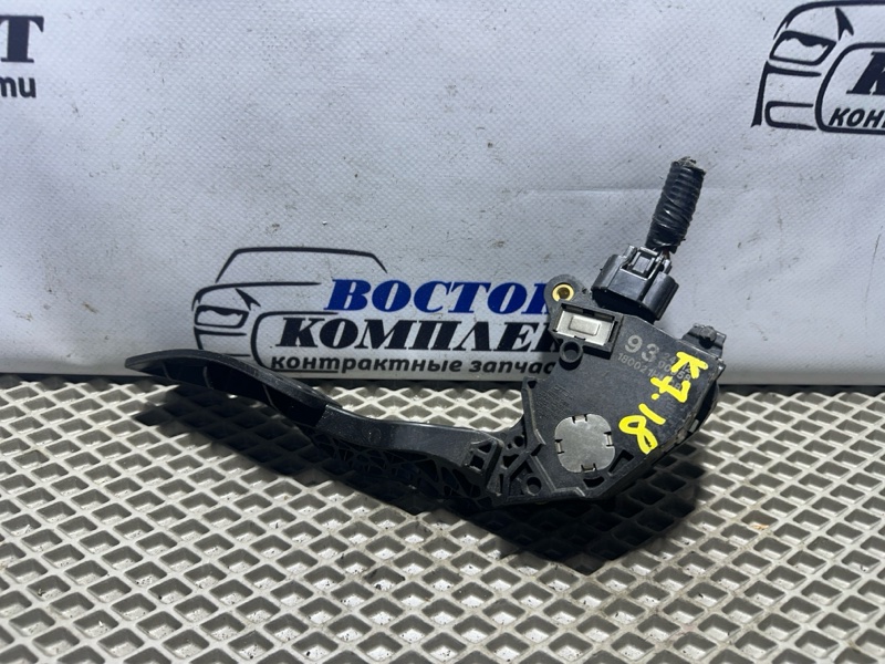 Педаль газа Nissan Note E12 HR12DDR