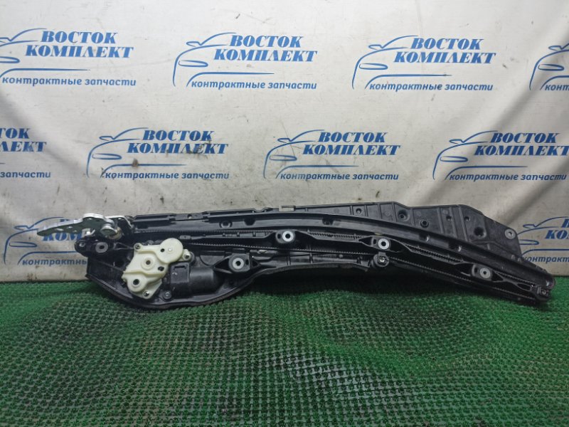 Доводчик боковой двери Toyota Voxy ZWR80G 2ZR-FXE прав