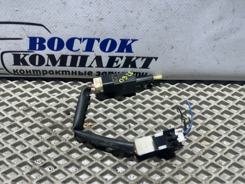 Концевик под педаль тормоза Mitsubishi Lancer CS5A 4G93