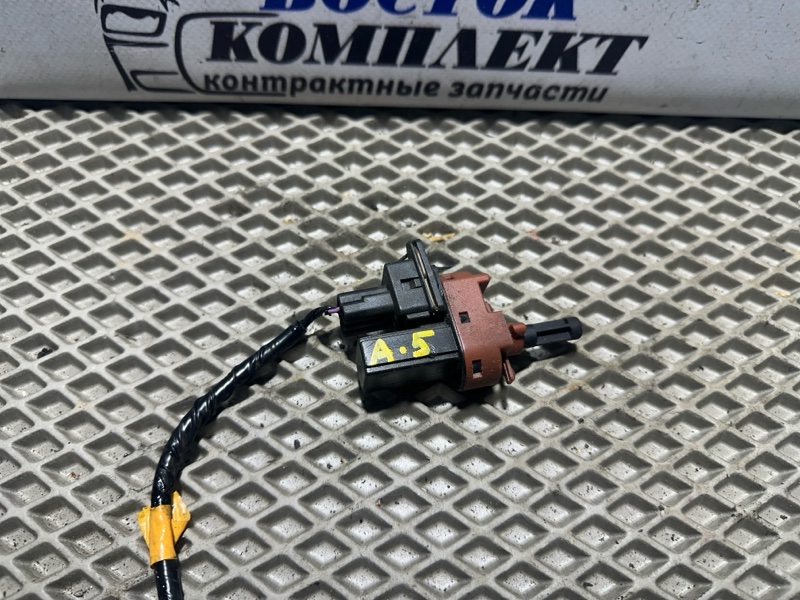 Концевик под педаль тормоза Mazda RX-8 SE3P 13B