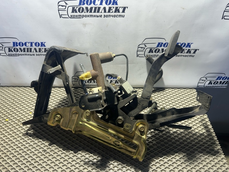 Педаль сцепления Mazda Bongo Brawny SKF6V RF