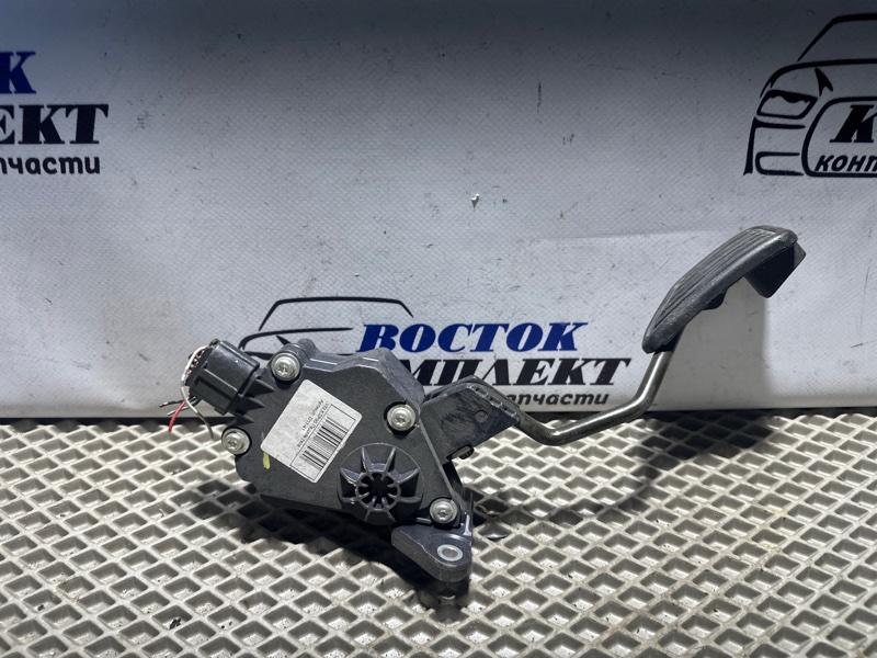 Педаль газа Toyota Vitz KSP90 1KR-FE