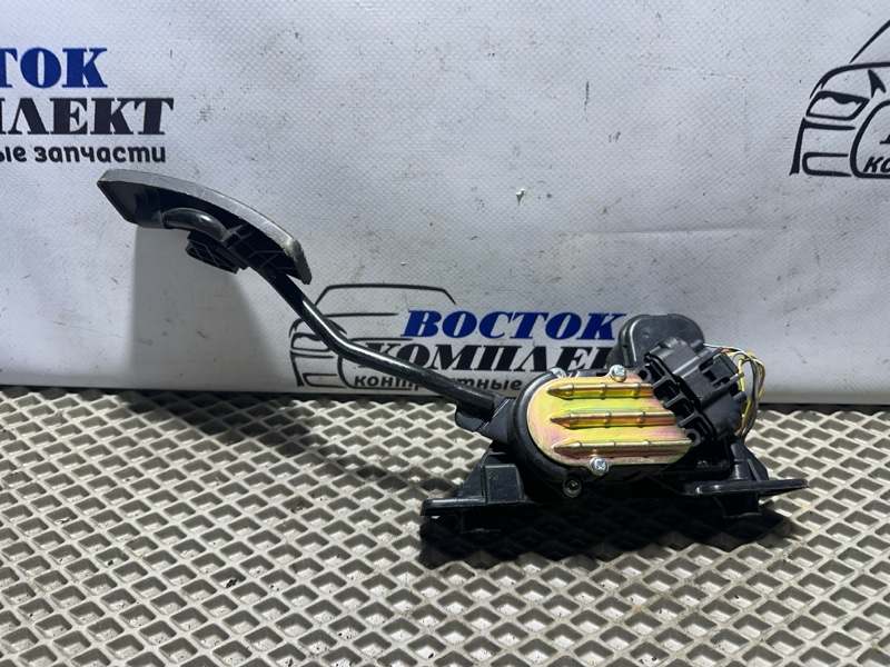 Педаль газа Mitsubishi Grandis NA4W 4G69