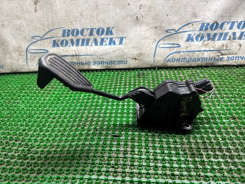 Педаль газа Toyota Porte NSP141 2NR-FKE