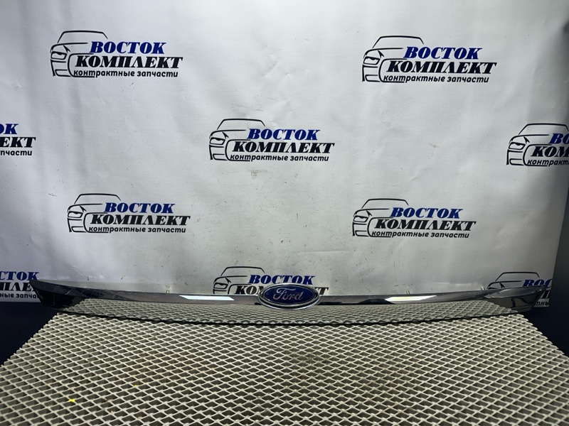 Накладка на дверь багажника Ford Focus 2009 CB4