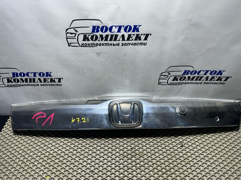 Накладка на дверь багажника Honda Fit GP1 LDA