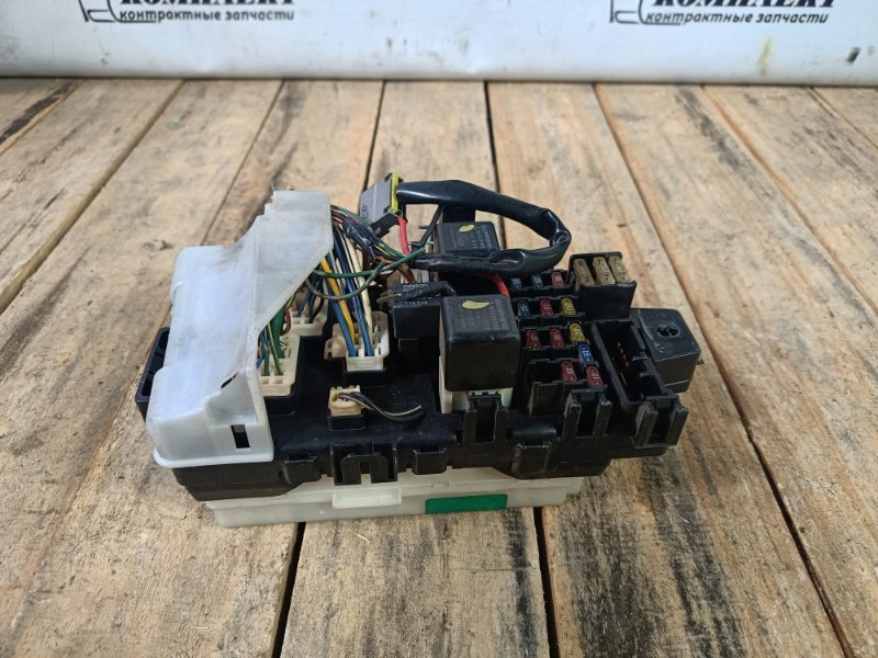 Блок предохранителей Mitsubishi Dion CR6W 4G94