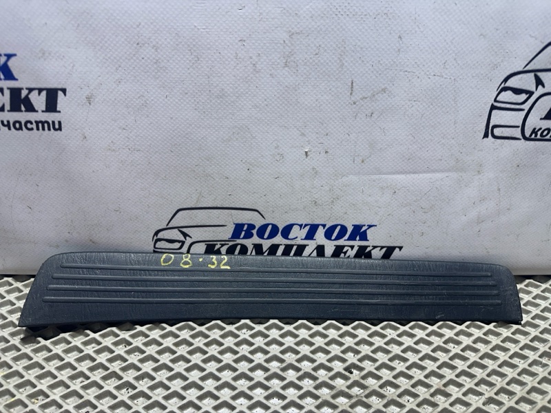 Накладка порога Toyota Caldina ST215G 3S-FE зад лев