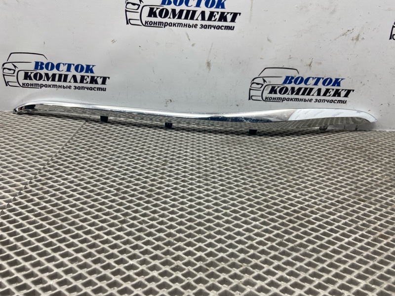 Молдинг решетки радиатора Toyota Harrier AXUH80 лев