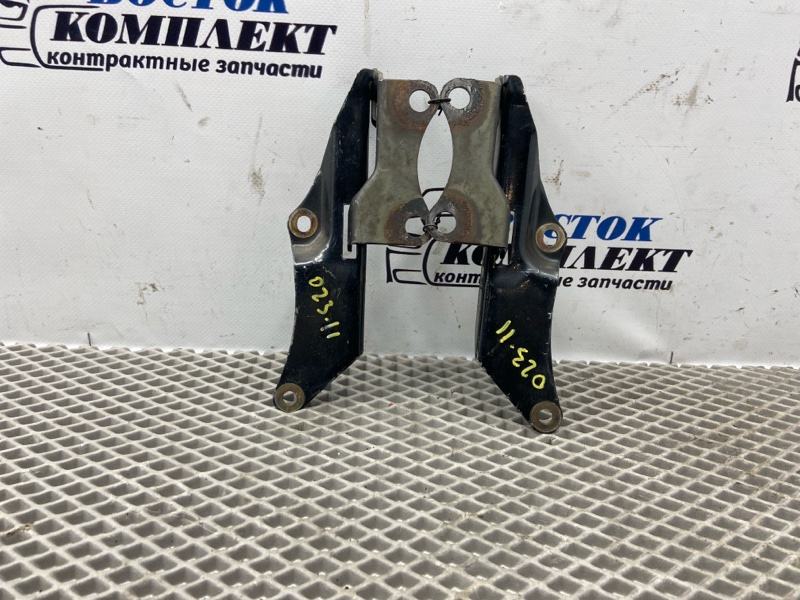 Петля капота Nissan Cube Z10 CG13DE